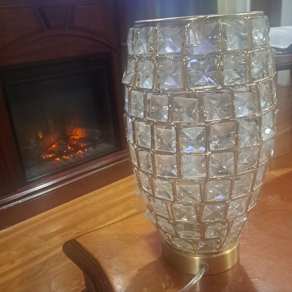 Elegant Gold and Crystal Table Lamp